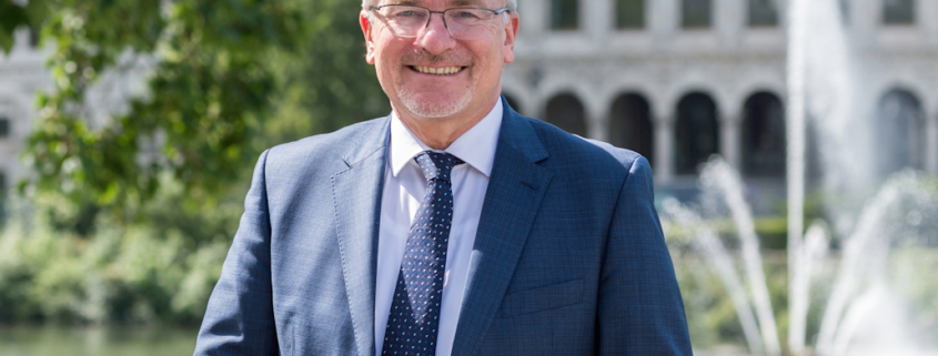 Mülheim's Lord Mayor Marc Buchholz in conversation with the MWA coordination office